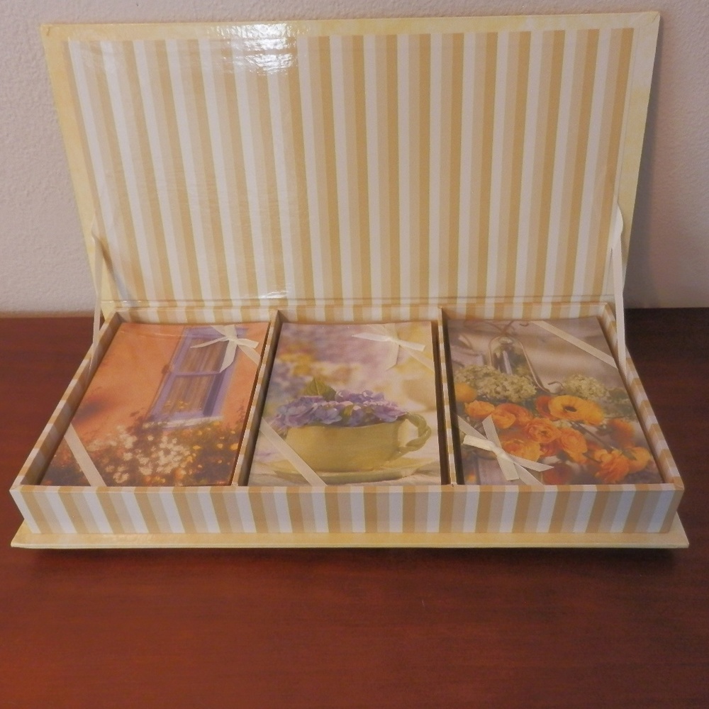 HALLMARK Ensemble Note Card Set